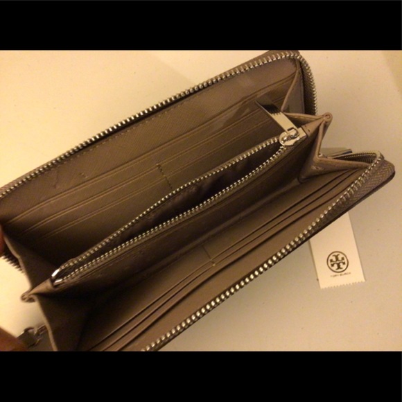 Tory Burch Bags Tory Burch Emerson Wristlet Zip Continental Poshmark